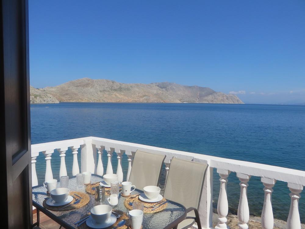 Maravelia Mare Guest House Symi Exterior foto